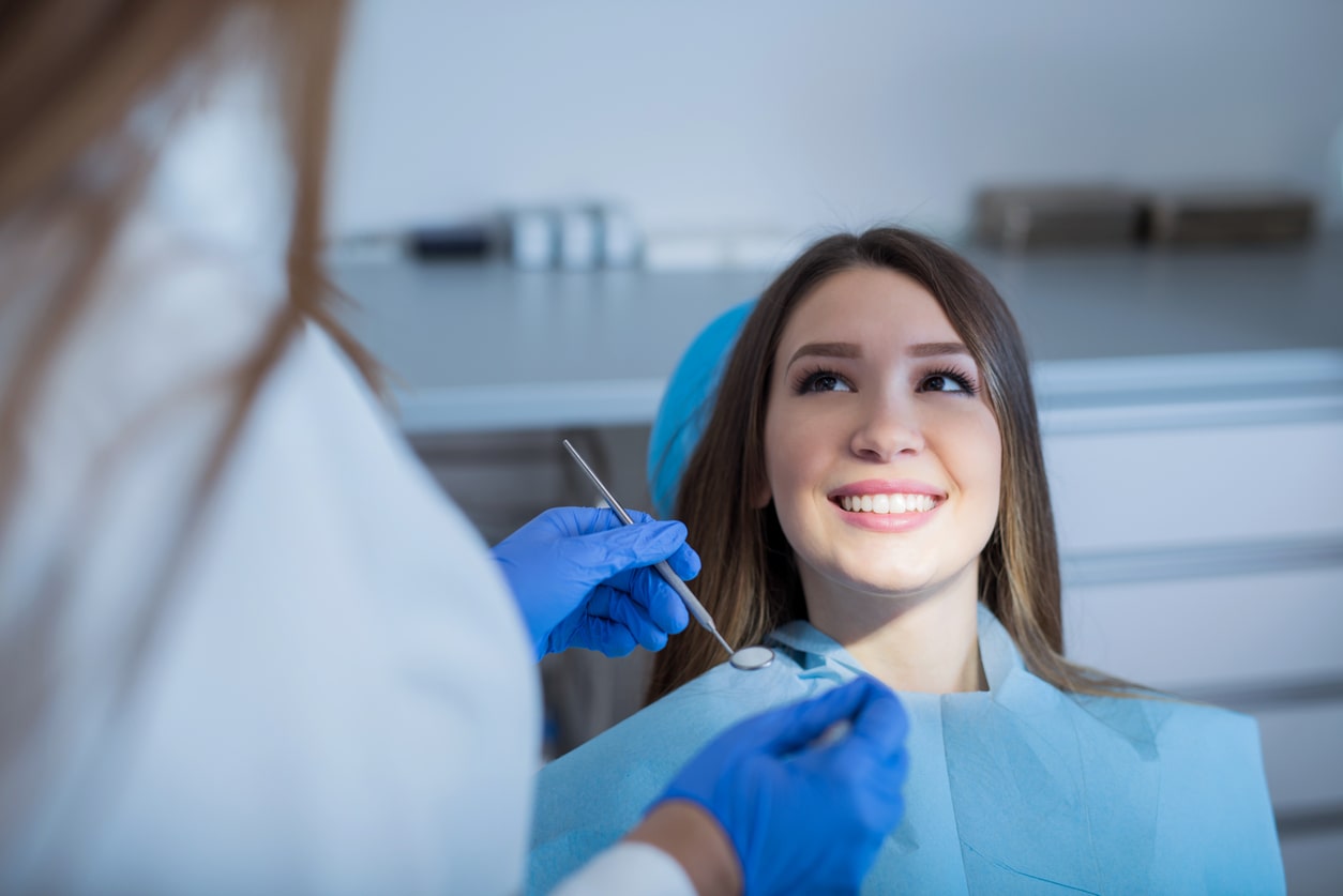 Tips for Maintaining Healthy Teeth and Gums Between Dental Visits